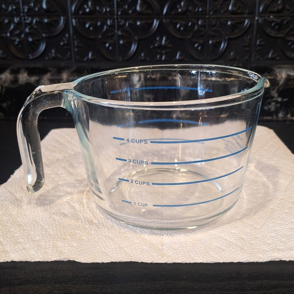 Pyrex Corning M-320-CA Vintage Glass Measuring Cup Blue Decals, 1 liter